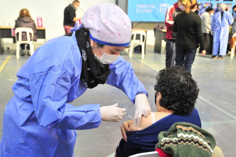 Este lunes se podrán vacunar los mayores de 60 años sin turno previo.