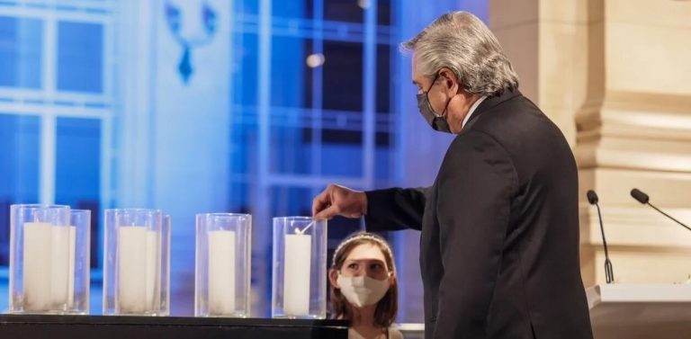 Con un llamado a la unidad, Alberto Fernández homenajeó a los 92 mil muertos por coronavirus en Argentina