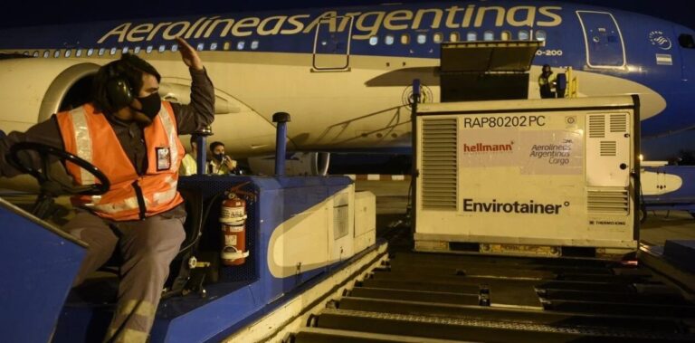 Vacunas COVID: programan 10 vuelos para buscar 8 millones de dosis de Sinopharm en julio