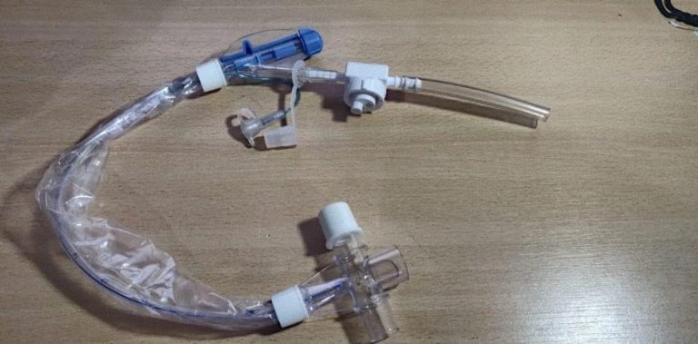 Está en la secundaria y fabrica piezas que ayudan a tratar pacientes intubados por Covid