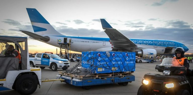 Vacunas COVID: confirman el primero de los dos vuelos que traerán otro lote de Sputnik V a la Argentina