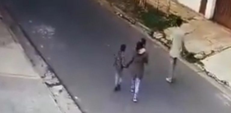 Buscan al acusado de matar a una mujer frente a su hijo de 5 años: su hermana lo reconoció en un video