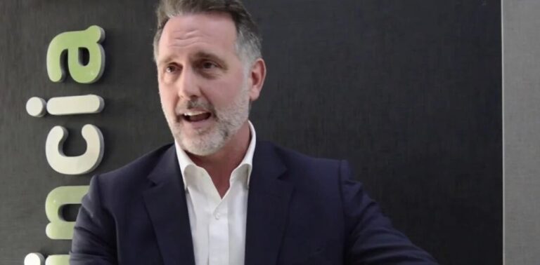 Un turista argentino varado en Miami murió al caer del piso 14 de una torre