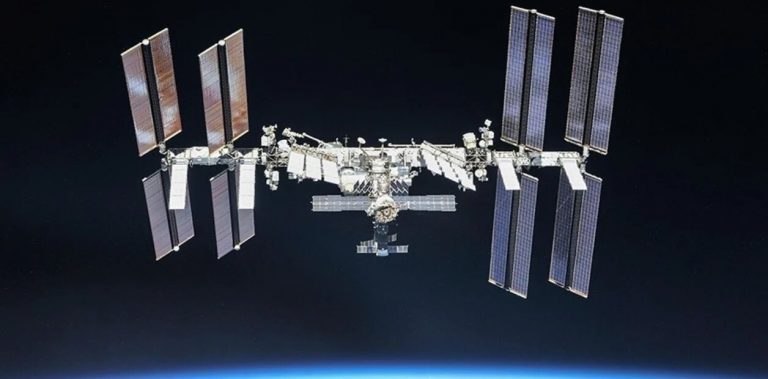 La increíble imagen que muestra lo rápido que se mueve la Estación Espacial Internacional