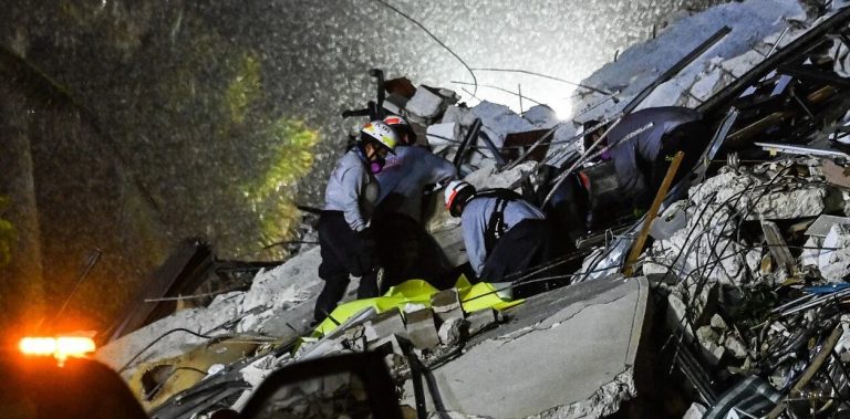 Ya son cuatro los muertos por el derrumbe del edificio en Miami y buscan a otras 159 personas