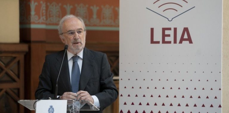 La RAE le dará certificados de calidad a las máquinas que hablen “bien español”