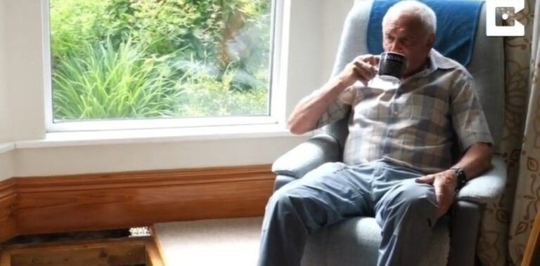 Descubrió un pozo medieval en el living de su casa y encontró dentro de él objetos de otros siglos