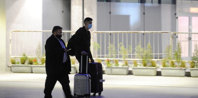 Crece la tensión entre las aerolíneas y el Gobierno por las restricciones a los vuelos