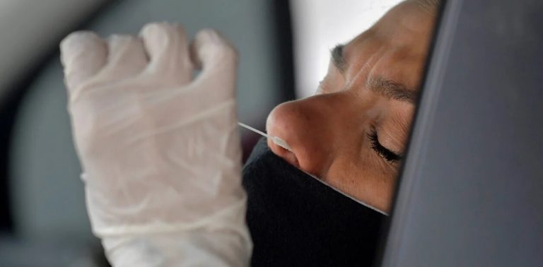 Argentina tiene 4 veces más muertes por Covid de las que debería y cómo se ubica en el mundo