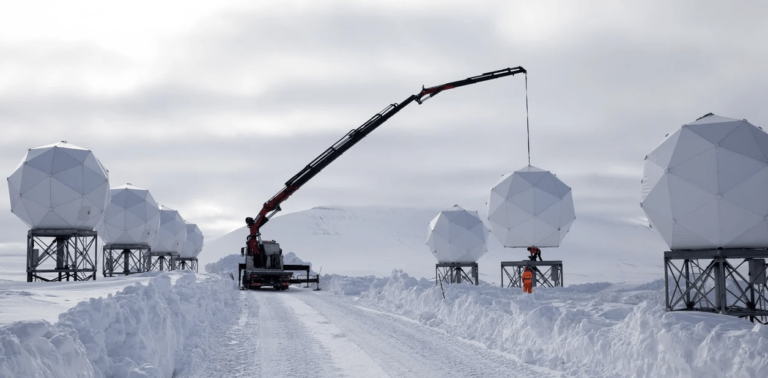 Así es la estación ártica que mantiene conectados los satélites