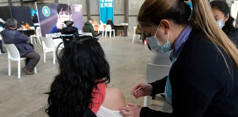 “Inmunidad híbrida”: qué protección tienen los recuperados de Covid con una sola dosis de vacuna