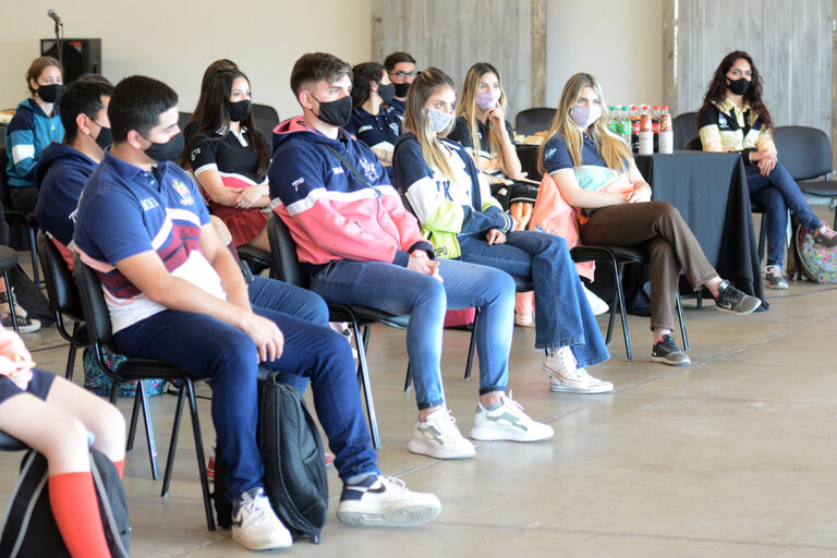 Los egresados, previo PCR, tendrán su semana del estudiante en El Trapiche: lo consensuaron con el gobernador este martes