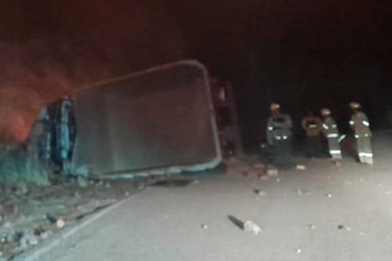 Tragedia en Río Grande: volcó un camión y murió un chico de 15 años