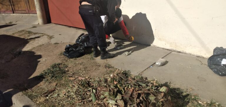 Importante allanamiento en el Barrio AMEP se decomisaron 47 paquetes de drogas.