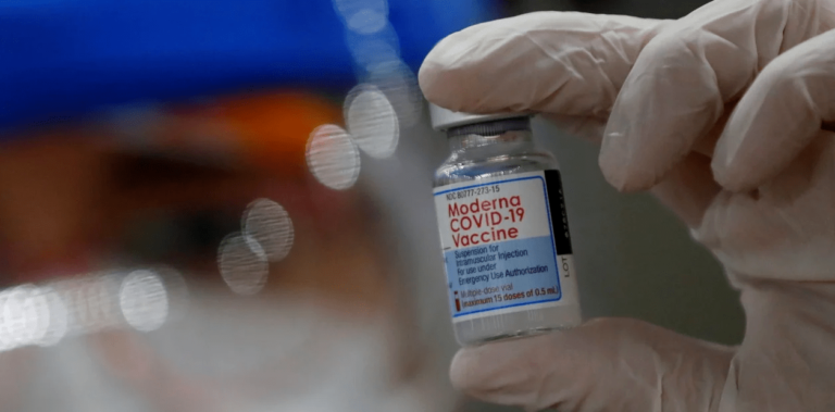 Moderna por Sputnik: 8 de cada 10 vacunas aplicadas ahora son segundas dosis, pero hay una mala noticia