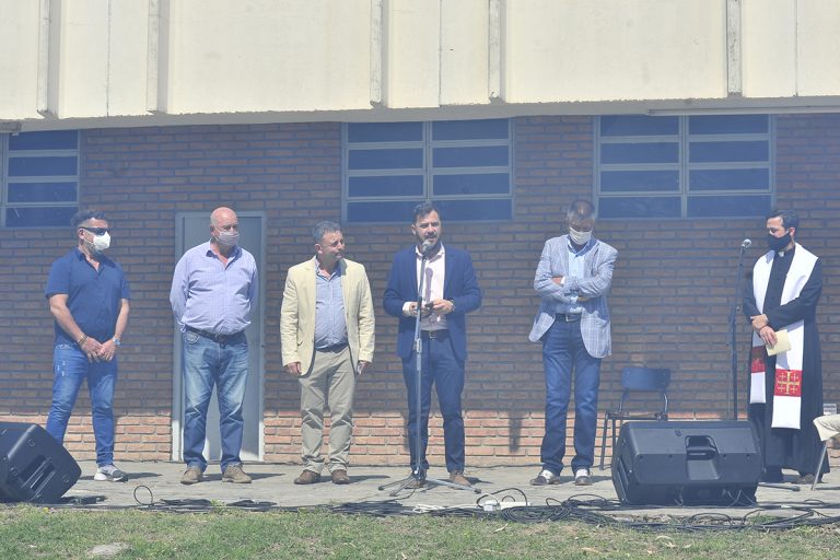 Con alegría por la recuperación de una fuente de trabajo, Justo Daract celebró la reapertura de una fábrica textil que había quebrado en 2018