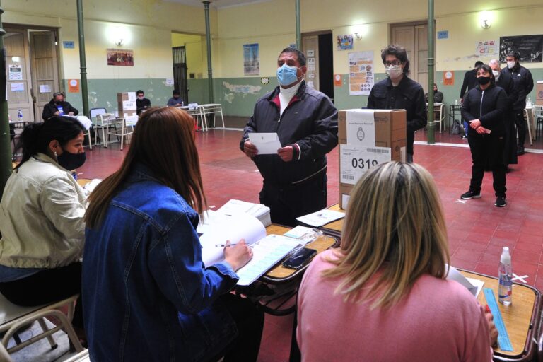 Comenzaron los comicios en la provincia