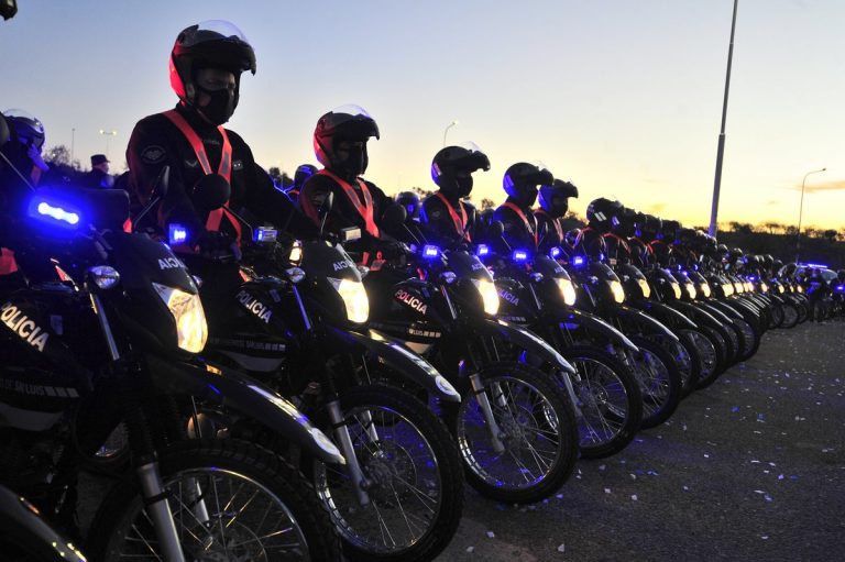 El gobernador Rodríguez Saá entregó 116 vehículos a la policía de la Provincia, bomberos y San Luis Solidario