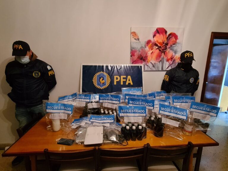 LA POLICÍA FEDERAL ARGENTINA DESBARATÓ UNA ORGANIZACIÓN CRIMINAL DEDICADA AL COMERCIO DE UN PRODUCTO “MILAGROSO” CONTRA EL COVID-19 PROHIBIDO POR EL A.N.M.A.T.