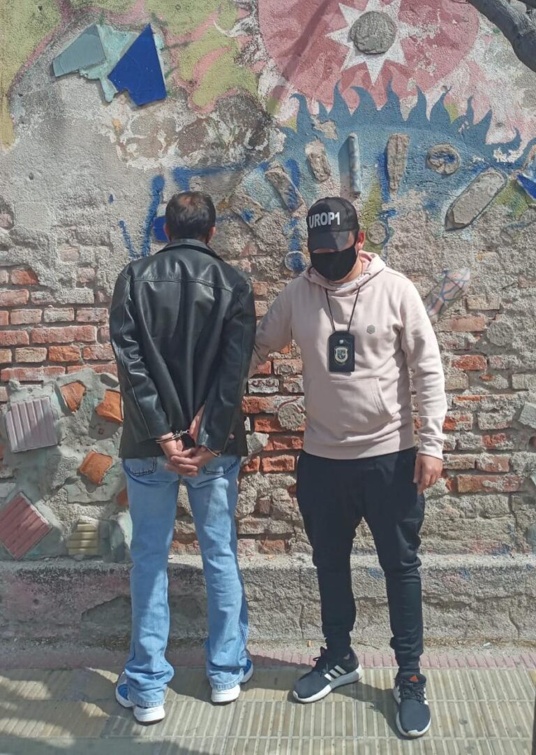 Detuvieron a un hombre que era buscado por portación ilegal de arma de guerra