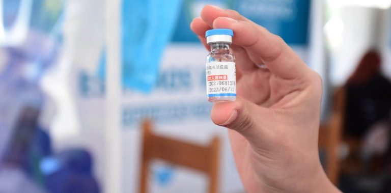 Sinopharm: qué harán con las dosis que abundan en Argentina y no tienen un destinatario claro