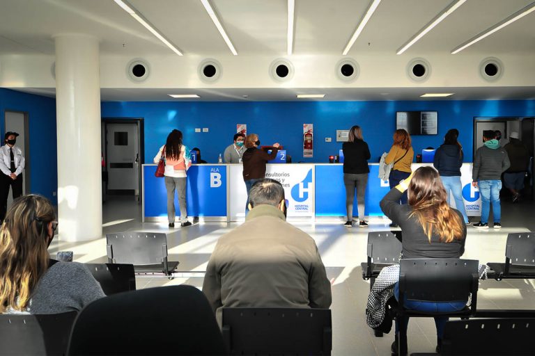 Consultorios externos y área de diagnóstico por imágenes: aproximadamente 230 personas fueron atendidas en el día de apertura de los servicios