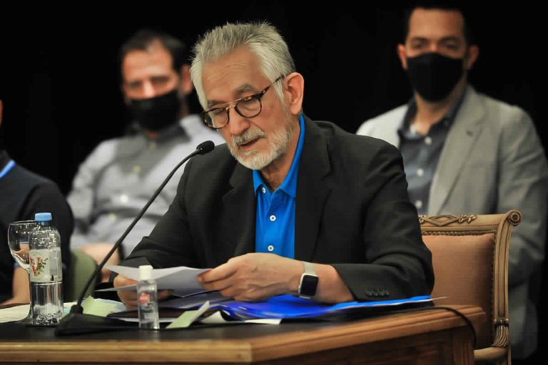 El gobernador difundió este martes los instructivos de las medidas anunciadas