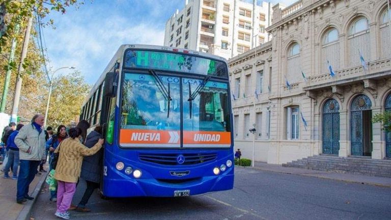 Mejoran el servicio de colectivo que llega al Hospital Central