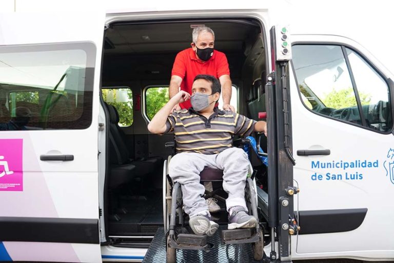 La Municipalidad sumó un minibús para el transporte de personas con discapacidad