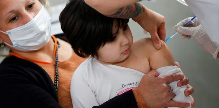 Recta final entre segundas dosis y la variante Delta: los casos suben por primera vez en 5 meses