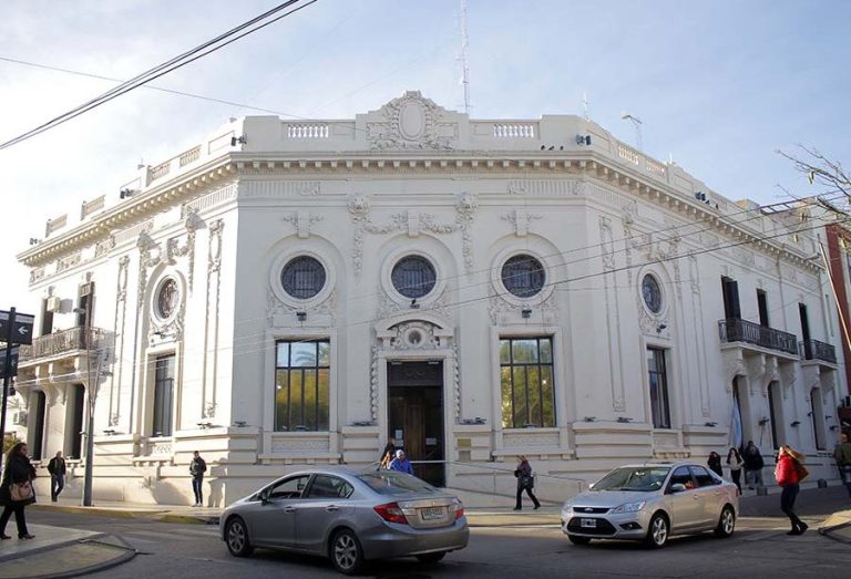 El martes casi dos mil trabajadores municipales recibirán el préstamo personal