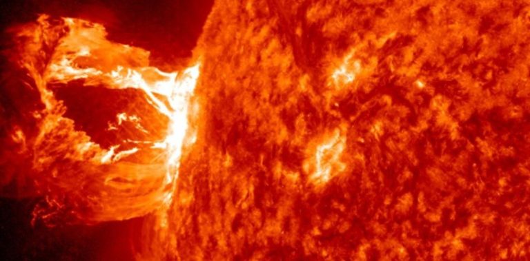 Alertan sobre la inminente llegada de una tormenta solar geomagnética: qué puede pasar