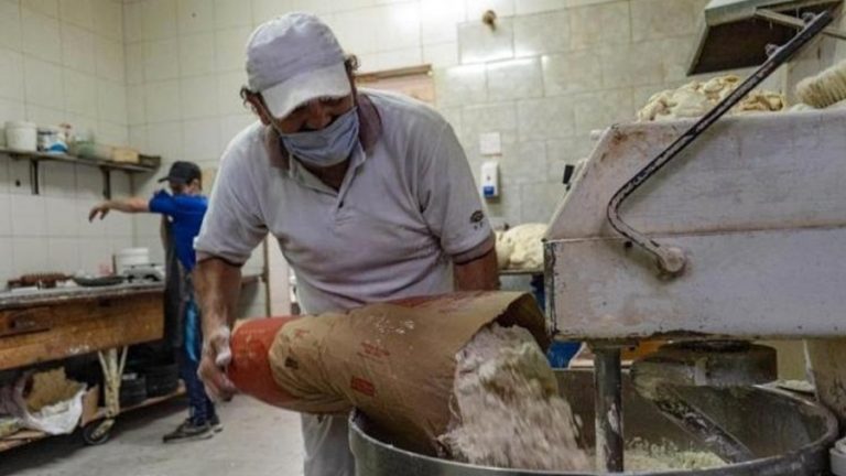 Acuerdan mantener estable el precio del pan hasta fin de año