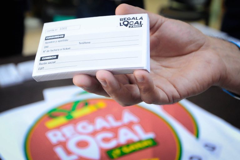“Regalá Local” se pone en marcha este viernes: entregaron las piezas gráficas y los cupones a las Cámaras de Comercio de la provincia