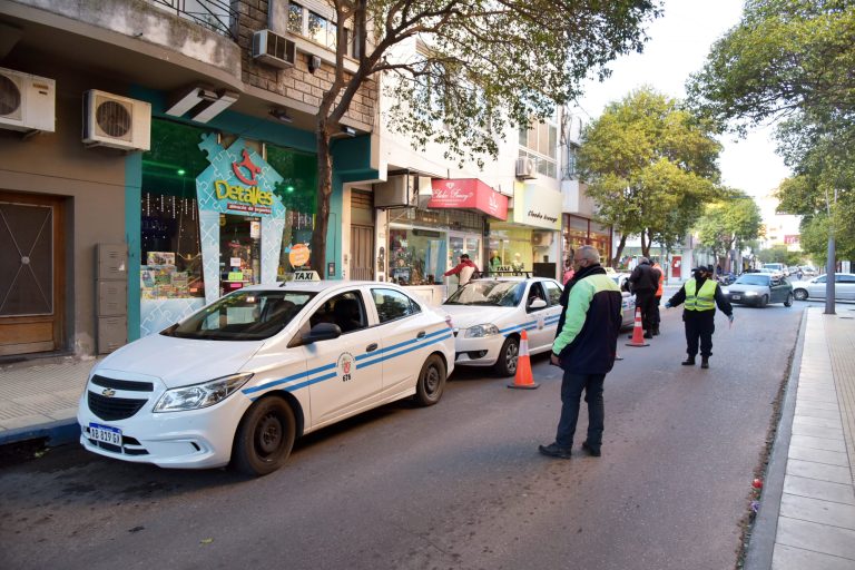 Una joven denunció que un remisero se masturbó frente a ella