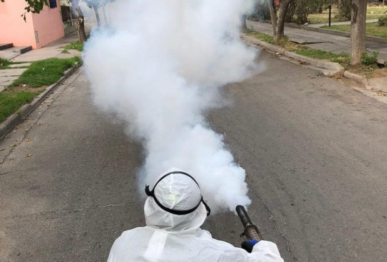 Prevención del dengue: la Municipalidad fumigará más de 35 barrios esta semana
