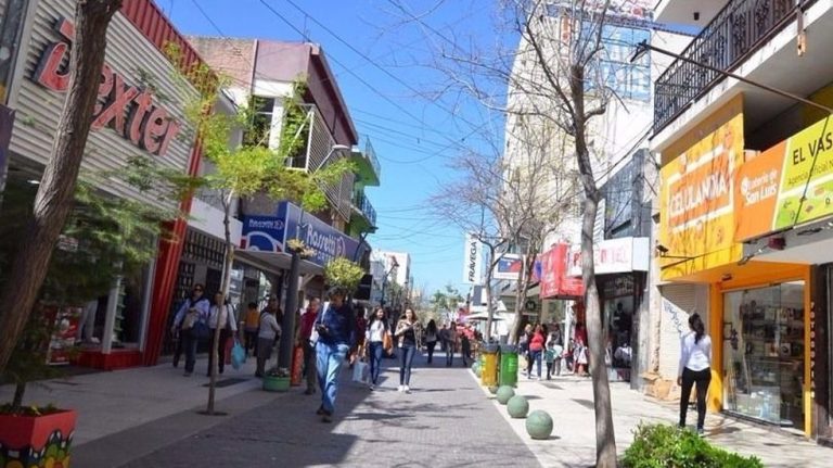 Por la ola de calor, los comercios volvieron al horario entrecortado