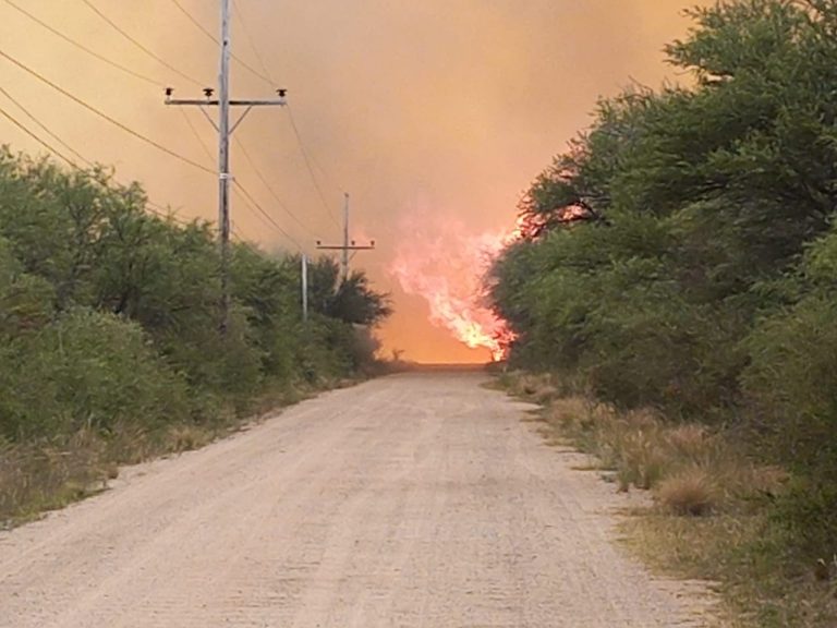 Se reinició el incendio en cercanías de Toro Negro y hay otro foco cerca de Quines