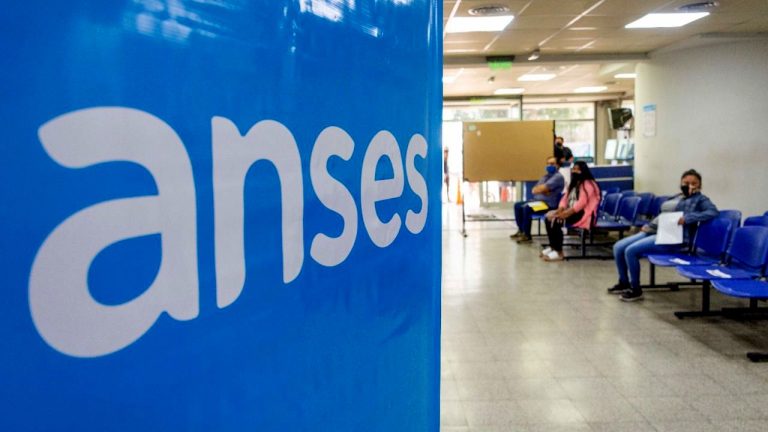 Quiénes pueden acceder a la pensión vitalicia ANSES para familiares de víctimas por Covid