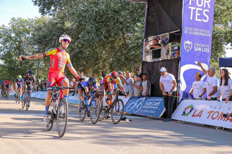 Germán Nicolás Tivani le rezó a la Virgen de Fátima y se llevó la segunda etapa de la II Vuelta del Porvenir en La Toma; Mauricio Quiroga sigue liderando la general