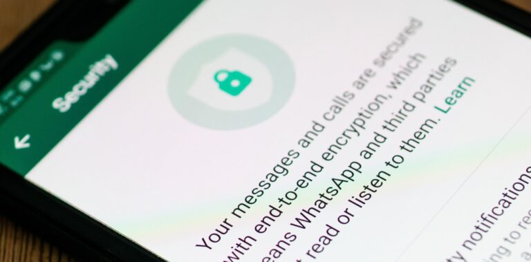 Alerta estafas: las tres señales que revelan si un SMS o mensaje de WhatsApp es falso