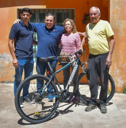 El intendente de Juana Koslay entregó los premios de la quinta edición del sorteo “Vecino Cumplidor”