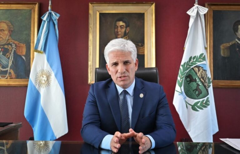 El Gobernador anunció un bono de fin de año