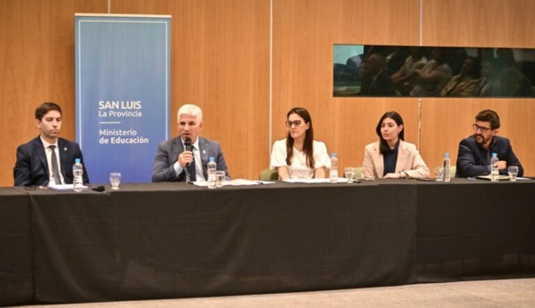 El Gobernador presentó la Beca Universal Superior (BUS)