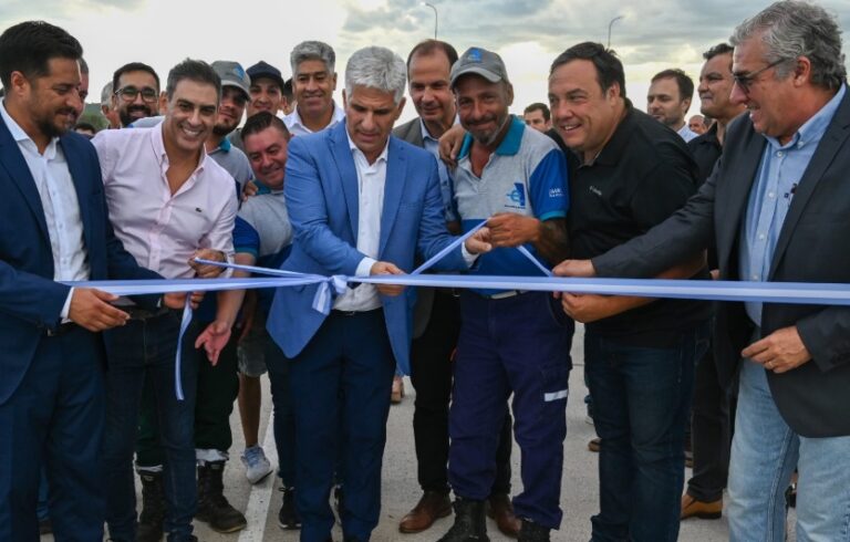 El Gobernador reinauguró el puente ubicado frente al Hospital Central y ya se puede transitar