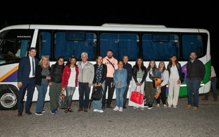 El Gobernador despidió a los “Docentes del Año” que viajaron a una capacitación en Chile