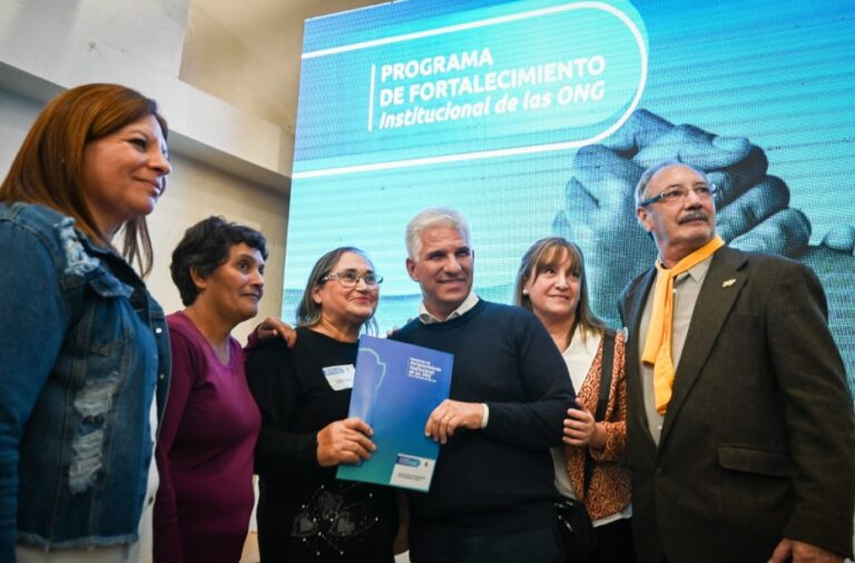 El Gobierno entregó decretos de financiamiento a 17 ONG