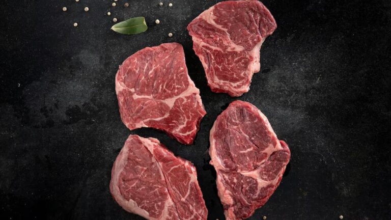 La decadencia del billete de $100: cuánto rinde hoy la denominación que en 2002 alcanzaba para 28 kilos de asado