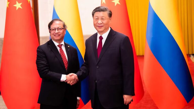 Visita de Petro a China podría poner en peligro más del 35% de las exportaciones totales de Colombia, advierten analistas