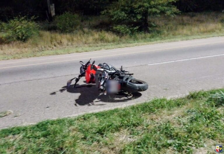 Un hombre dio positivo en el alcotest tras accidentarse en una motocicleta en la Autopista 25 de Mayo